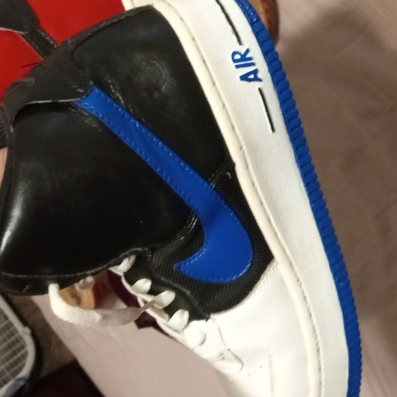 Nike Air Hi-Tops - Picture 3 of 5